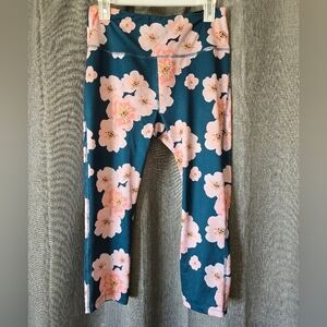 Cali Active Capri Leggings Green With Pink Flowers Size L